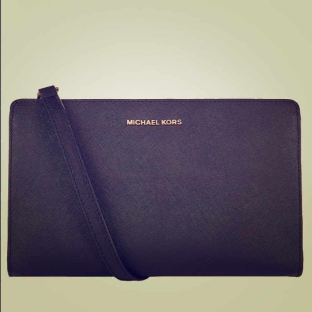 Michael Kors Jet set travel crossbody clutch